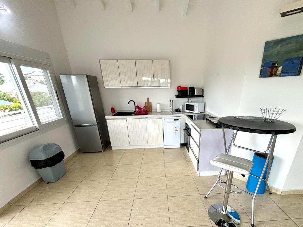 Kuchyň nebo kuchyňský kout v ubytování Rubis - Vue piscine, balcon, proche Destraland