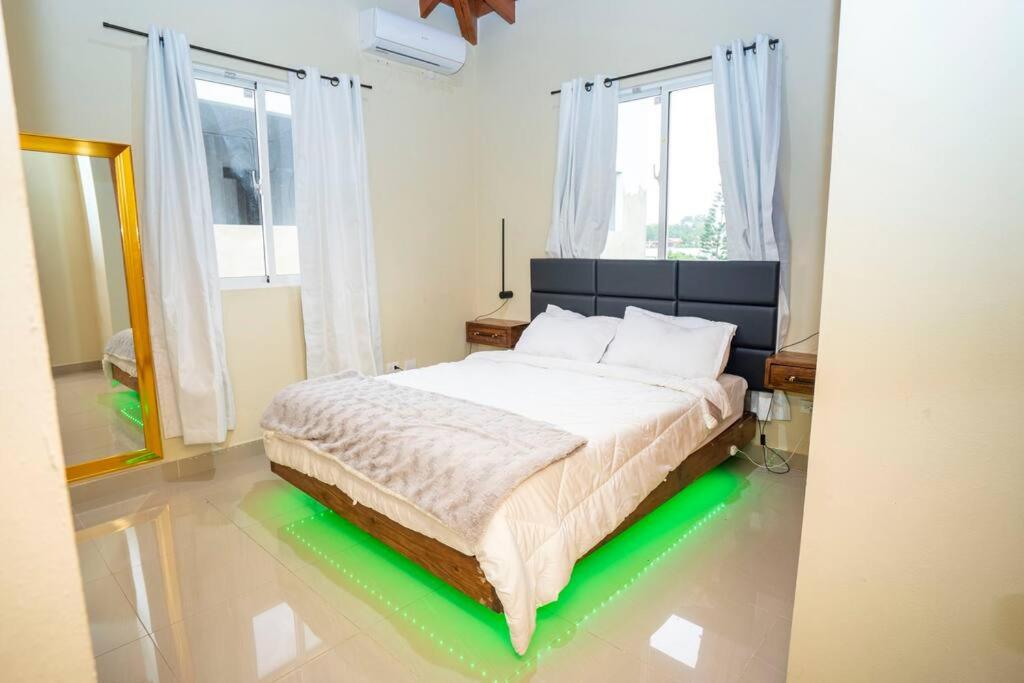 Postel nebo postele na pokoji v ubytování Luxury Sky Blue