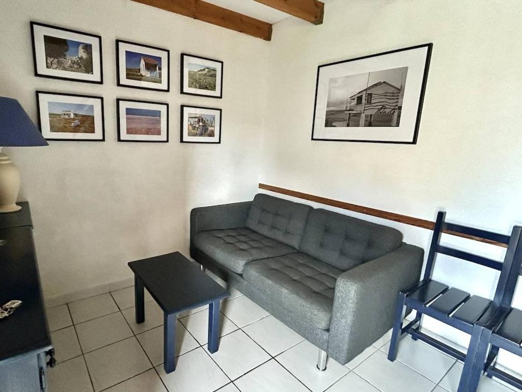 Posedenie v ubytovaní Pavillon à 400m de la mer avec piscine, terrasse et parking privé - 4 couchages - FR-1-229-844