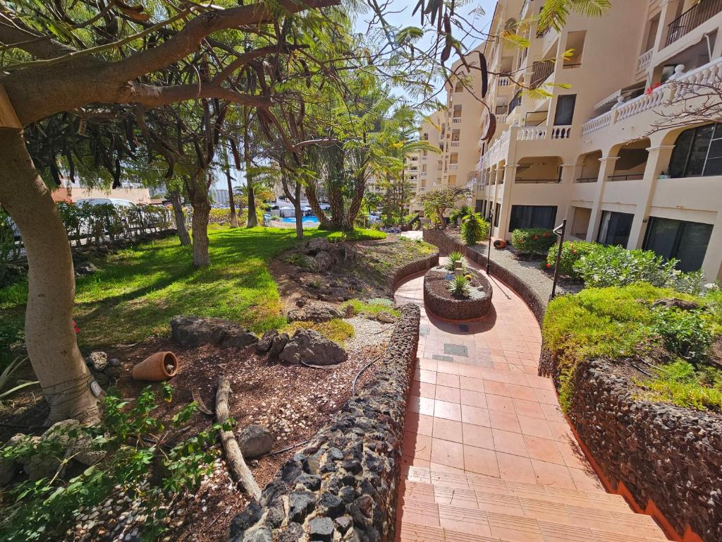 Сад в Los Cristianos Heated Pool Sea View AC