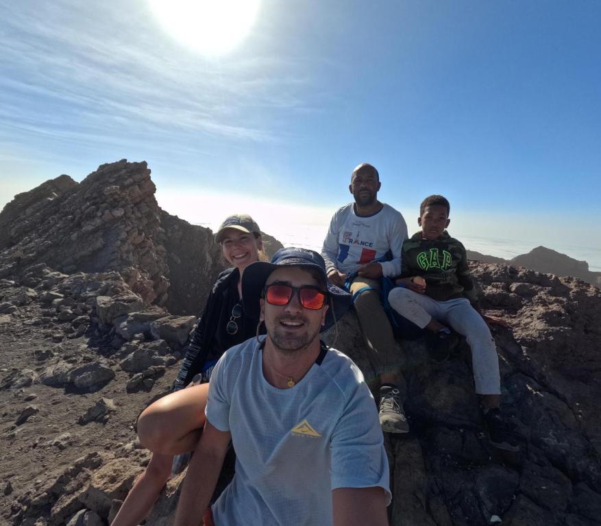 a group of people sitting on top of a mountain at Casa Ze & sonia in Portela