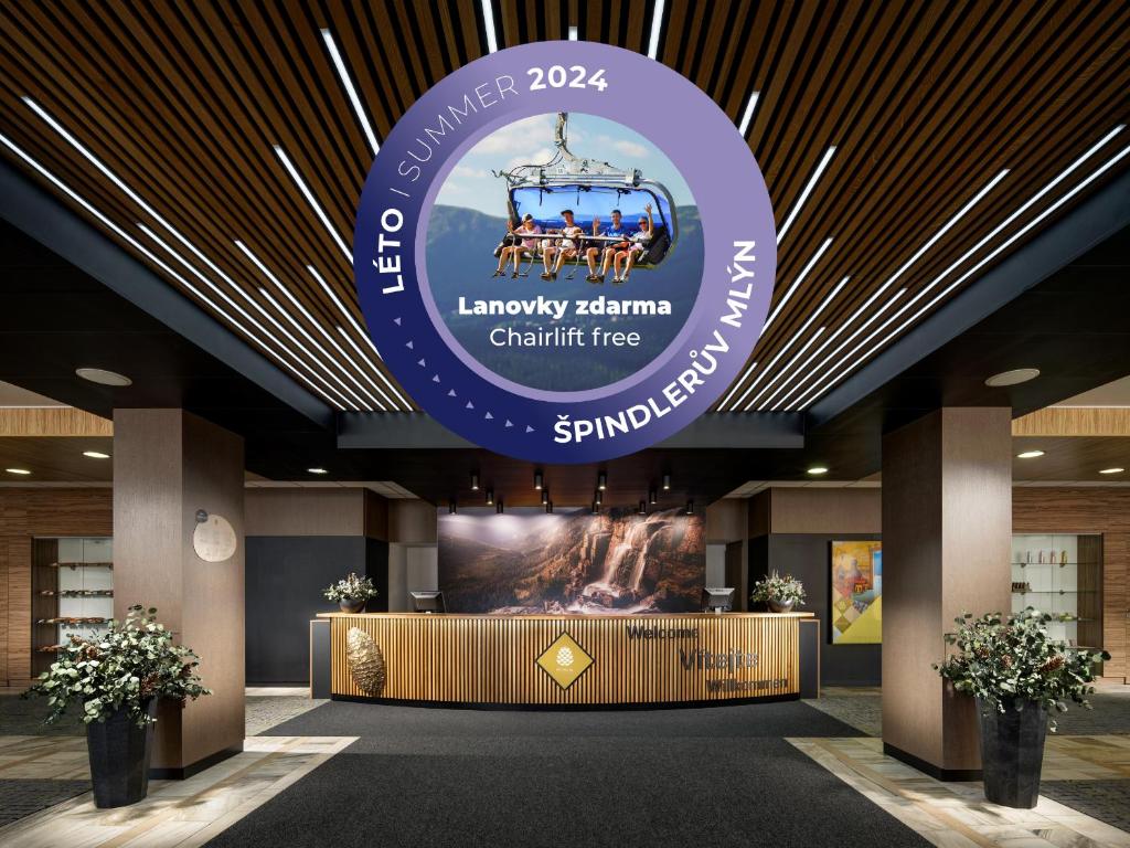 eine Darstellung der Lobby der Lobby-Station an der Lenox-Station-Kette in der Unterkunft Pinia Hotel & Resort in Špindlerův Mlýn