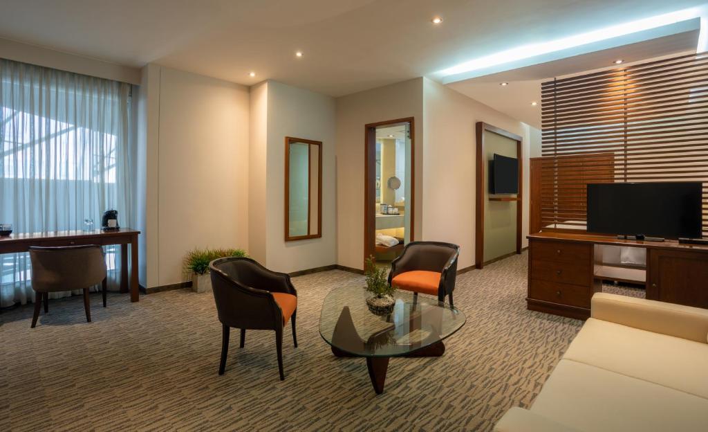 TV a/nebo společenská místnost v ubytování Sheraton Bogotá Hotel