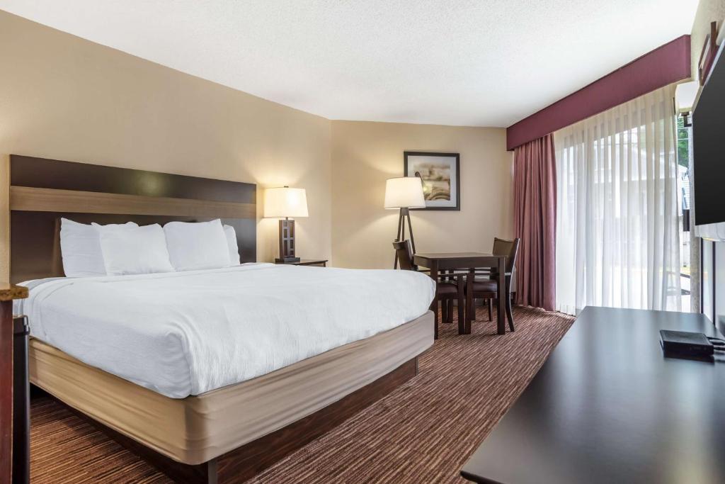 Best Western Oak Manor photo