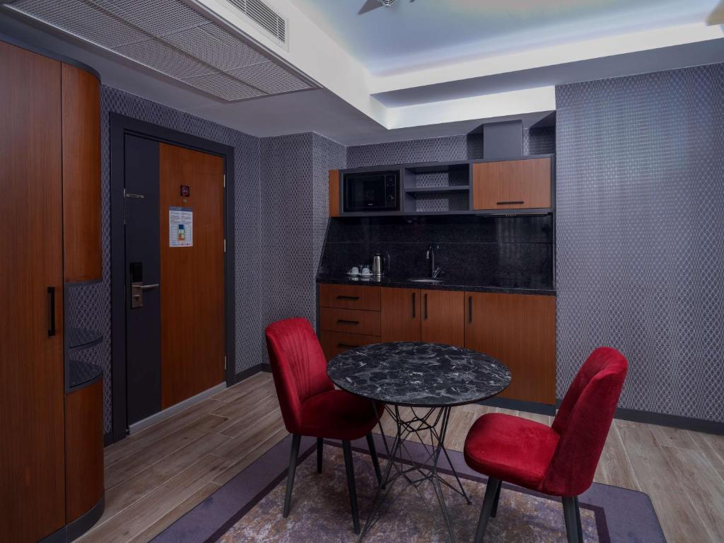Kuchyň nebo kuchyňský kout v ubytování Nova Vista Deluxe & Suites a Member of Radisson Individuals