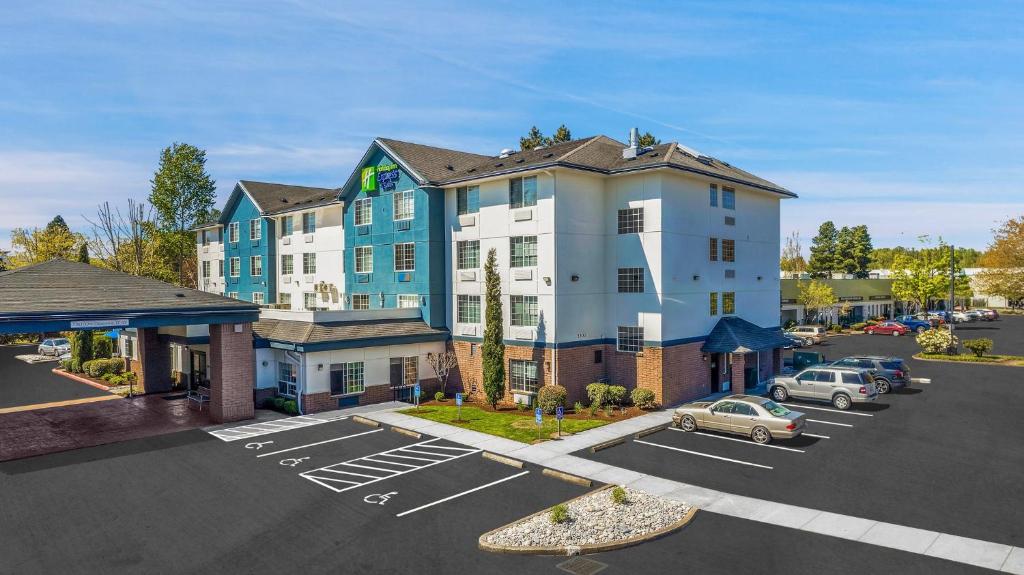 an aerial view of a hotel with a parking lot at Holiday Inn Express Hotel & Suites Portland - Jantzen Beach, an IHG Hotel in Portland