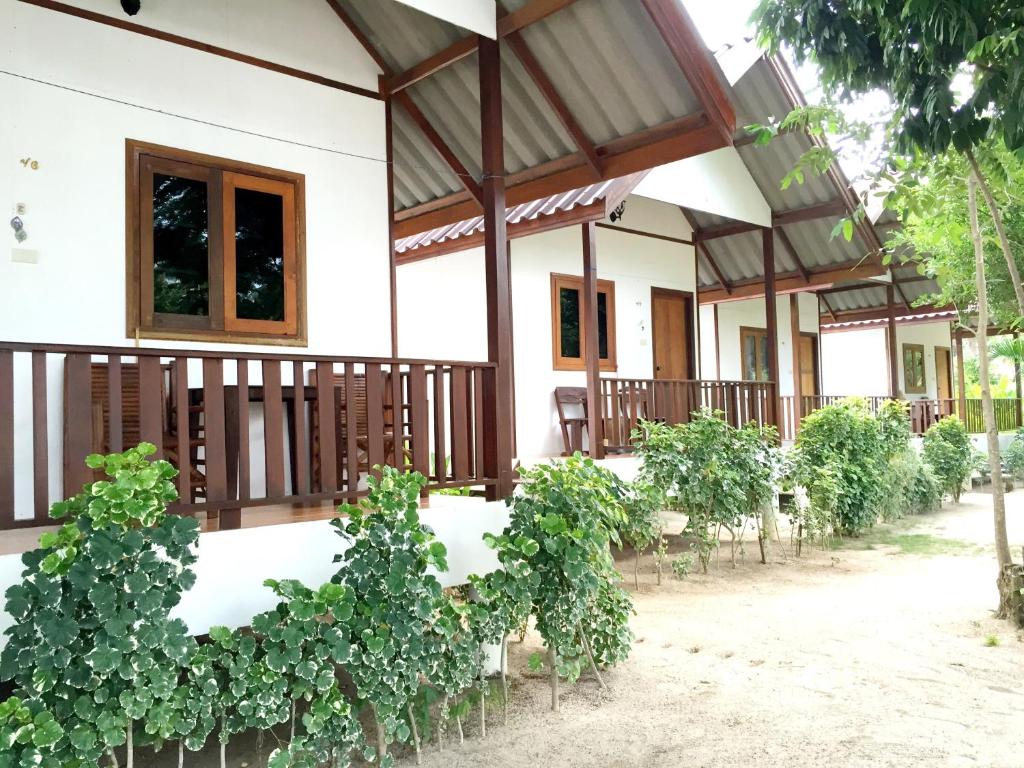 V-View Beach Resort - 1