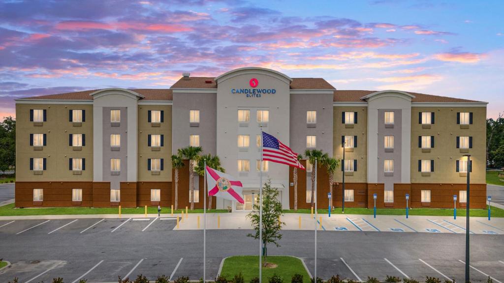 eine Darstellung des Allegorie-Hotels in der Unterkunft Candlewood Suites - Ocala I-75, an IHG Hotel in Ocala