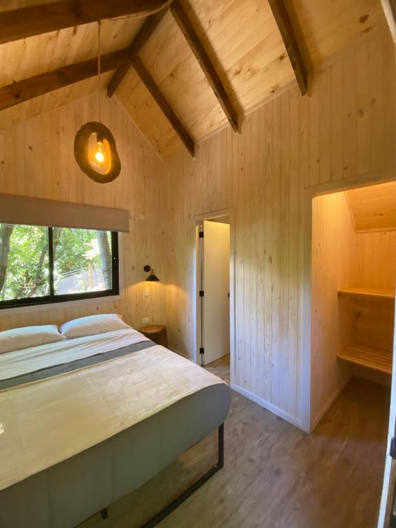 a bedroom with a large bed and a window at Habitación privada matrimonial, Vilches in Vilches