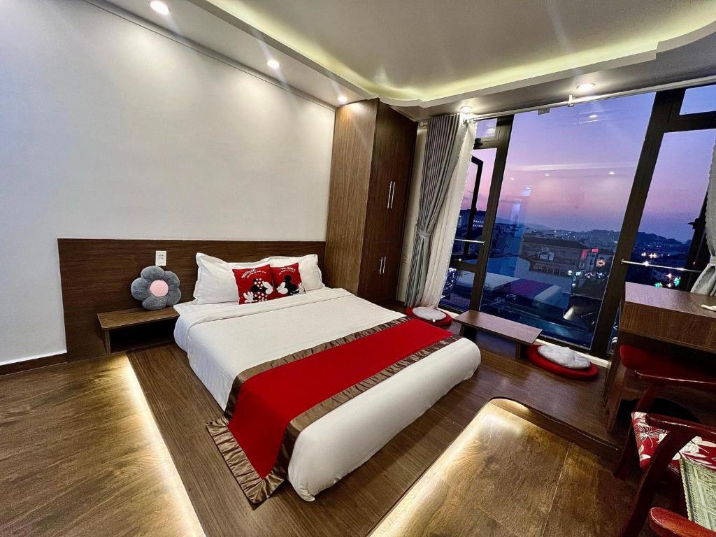 Postel nebo postele na pokoji v ubytování Le Tuan Minh Hotel
