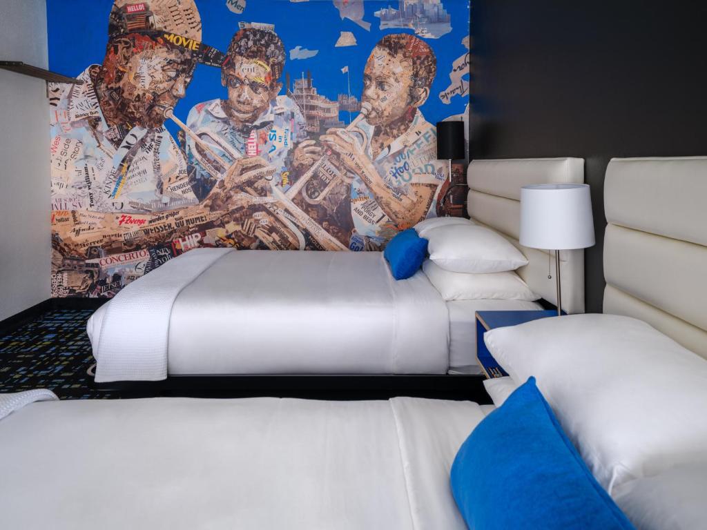 Postel nebo postele na pokoji v ubytování Jupiter Hotel