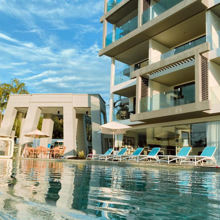 لابی و فضای عمومی Lets Phuket Twin Sands Resort & Spa - تصویر ۵