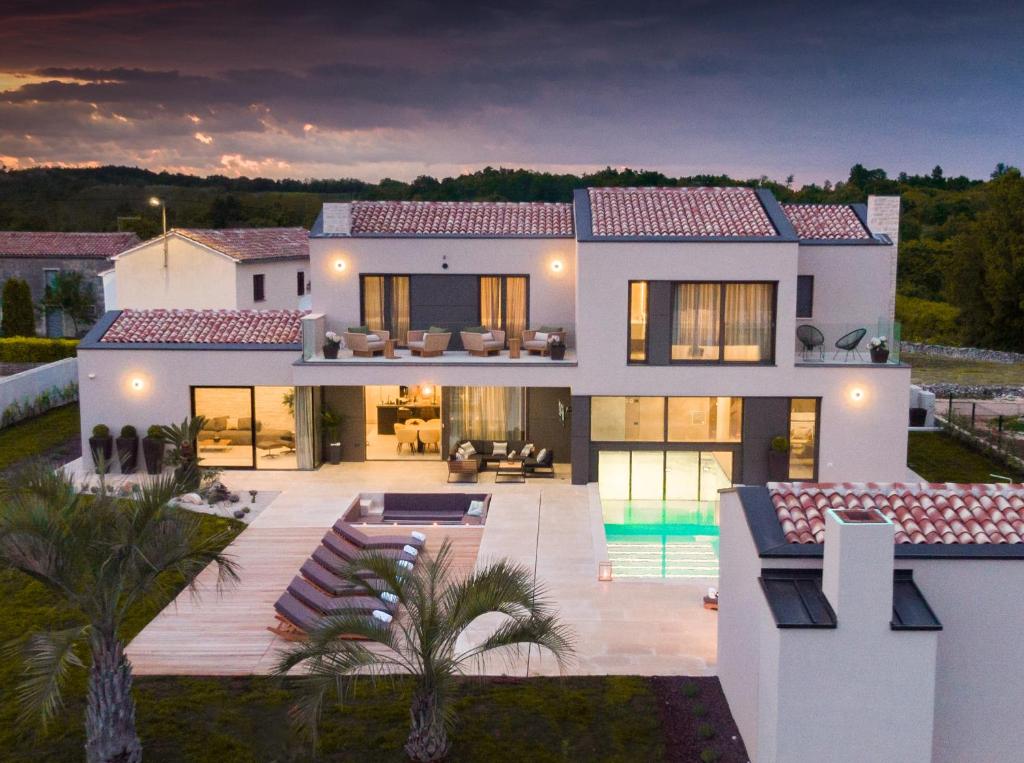 Πισίνα στο ή κοντά στο Villa Alessandro