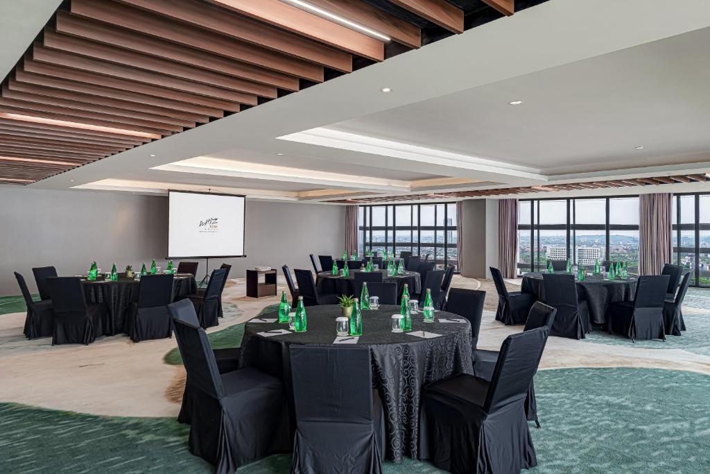 Konferenční prostory v ubytování Whiz Luxe Hotel Spazio Surabaya