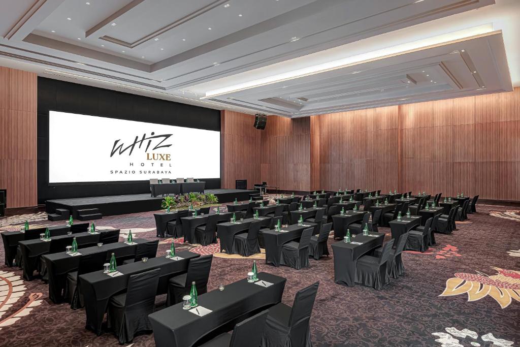 Konferenční prostory v ubytování Whiz Luxe Hotel Spazio Surabaya