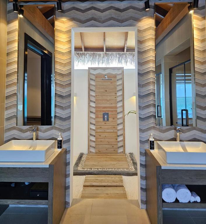 Koupelna v ubytování NOOE Maldives Kunaavashi - Stay 5 nights or more and get Free Speed Boat Transfers - And the Offer valid till 25th August 2025 and Stay Period till 30th September