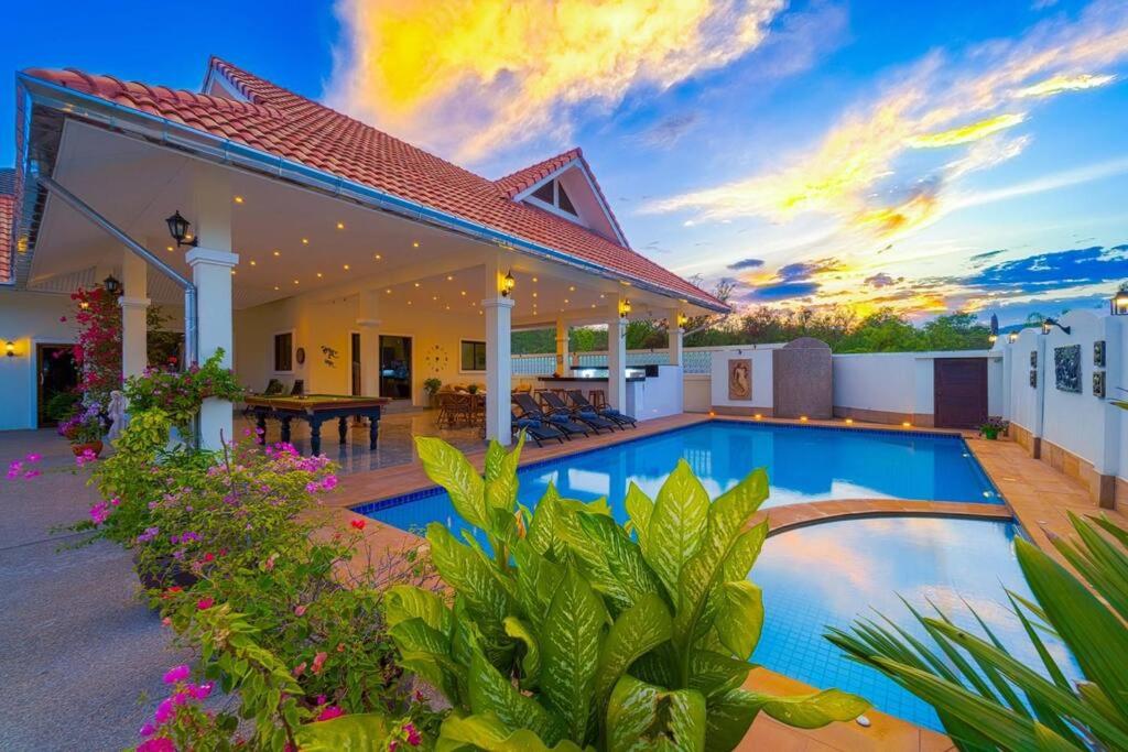 Bazén v ubytování Private 3 Bedroom Pool Villa PV7 nebo v jeho okolí