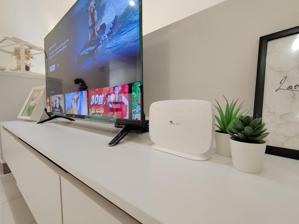 TV a/nebo společenská místnost v ubytování Sunway Tambun Salesman Stay 5 Bedroom 10pax by IWH
