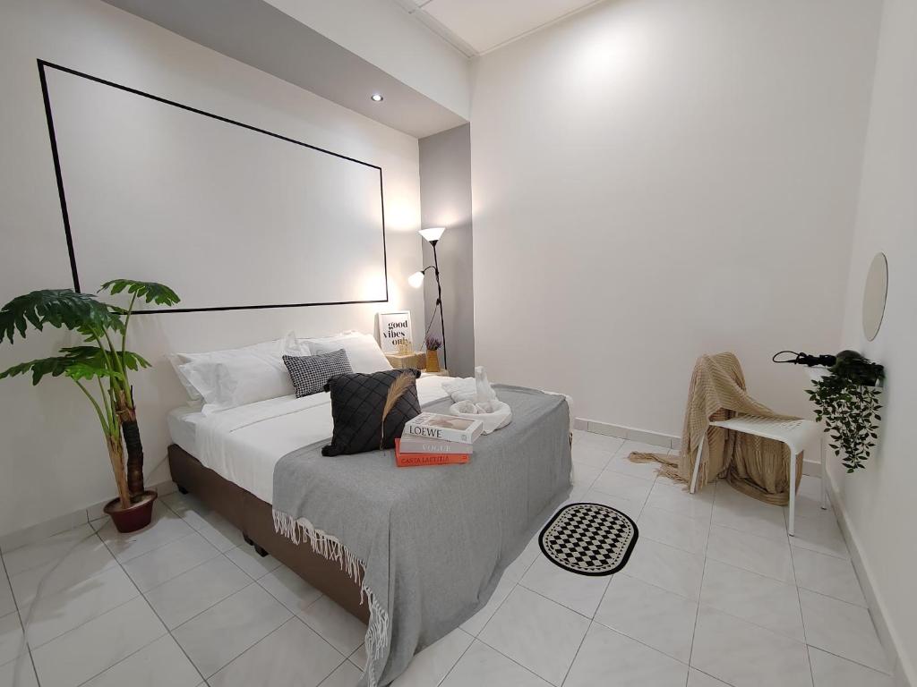 Postel nebo postele na pokoji v ubytování Sunway Tambun Salesman Stay 5 Bedroom 10pax by IWH