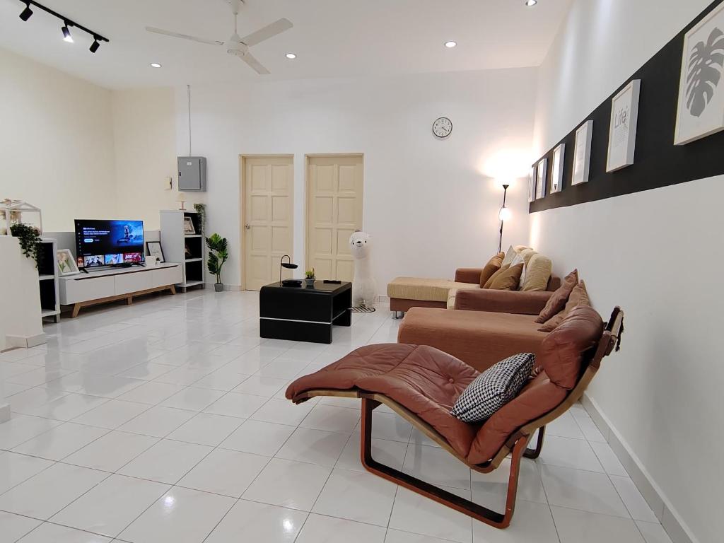 TV a/nebo společenská místnost v ubytování Sunway Tambun Salesman Stay 5 Bedroom 10pax by IWH