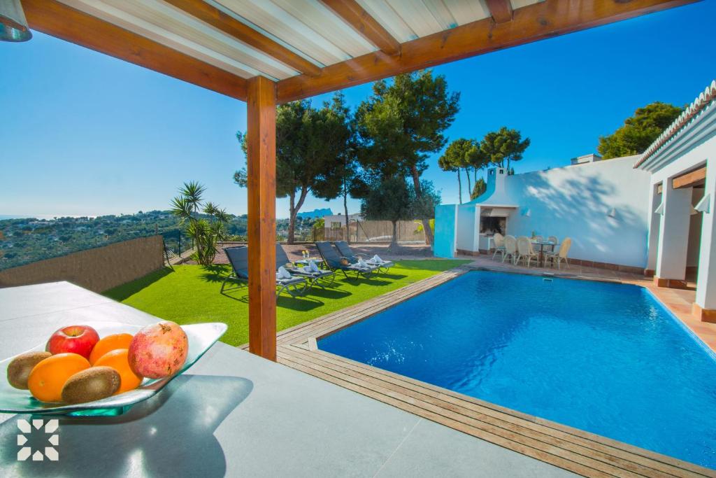 Bazén v ubytování Villa Waterfront by Abahana Villas nebo v jeho okolí