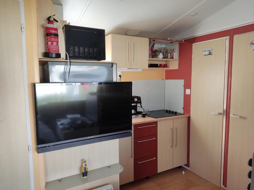 Kuchyň nebo kuchyňský kout v ubytování Mobil home A 04