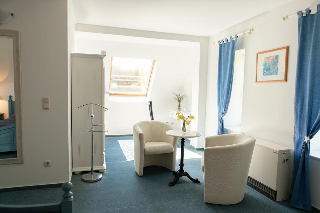 Posezení v ubytování Boutiquehotel Gut Tribbevitz auf Rügen