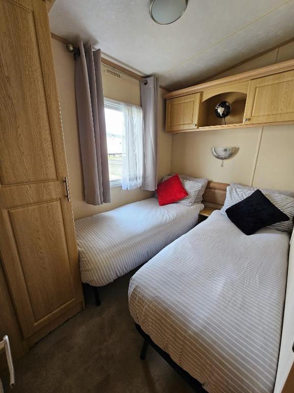 Postel nebo postele na pokoji v ubytování Vacanza Static Caravan