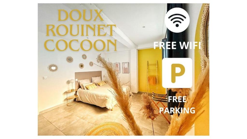 Una habitación con una cama y un cartel que lee "Donutut roomoon" en Doux Rouinet cocoon en Fourques