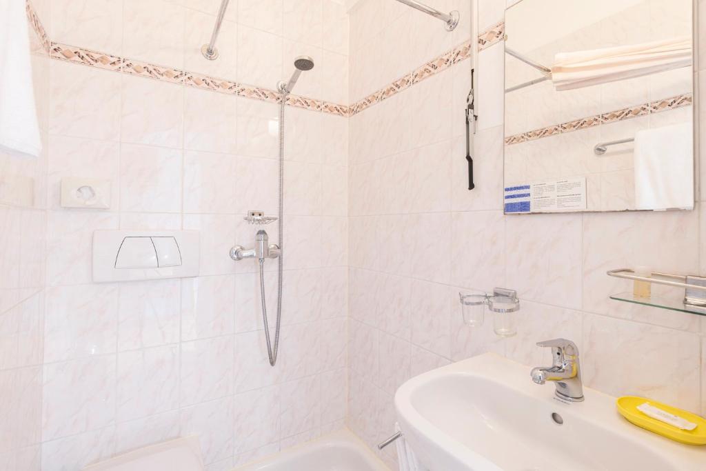 Hotel Atlantico self check-in - Resim 8