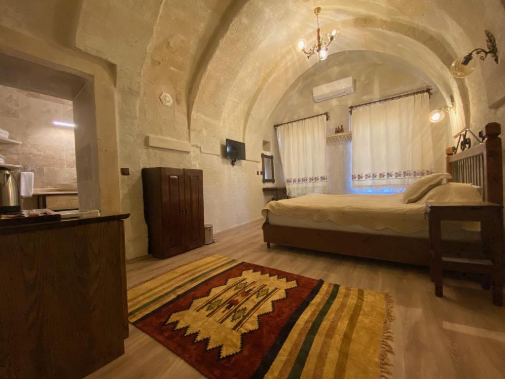 Postel nebo postele na pokoji v ubytování Cappadocia Fairy Tale Suites
