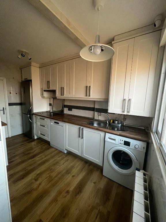 a kitchen with a sink and a washing machine at Alojamiento SAN DIEGO in Madrid