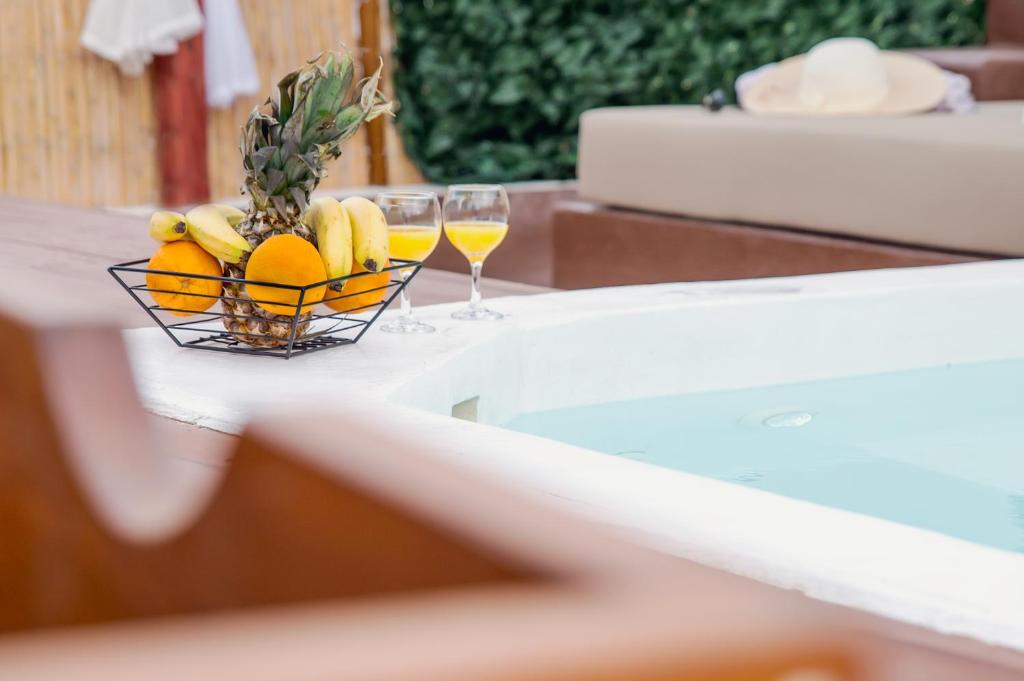 Ποτά στο Santorini Rooftop Hot Tub Suite with Panoramic Views
