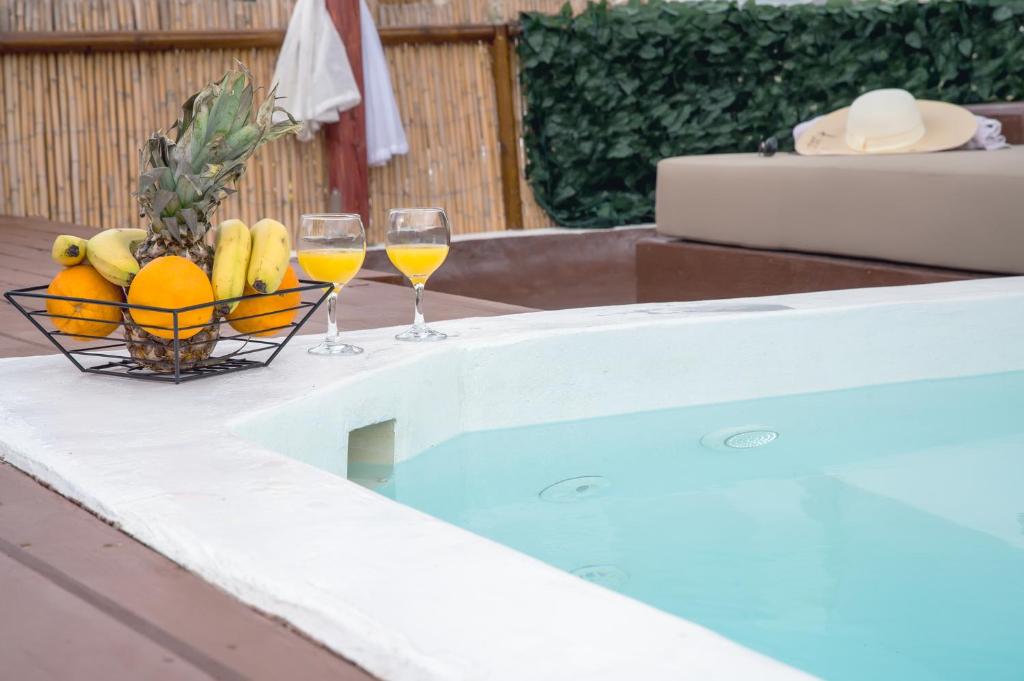 Ποτά στο Santorini Rooftop Hot Tub Suite with Panoramic Views