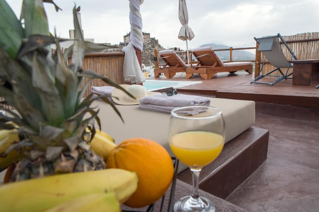 Ποτά στο Santorini Rooftop Hot Tub Suite with Panoramic Views