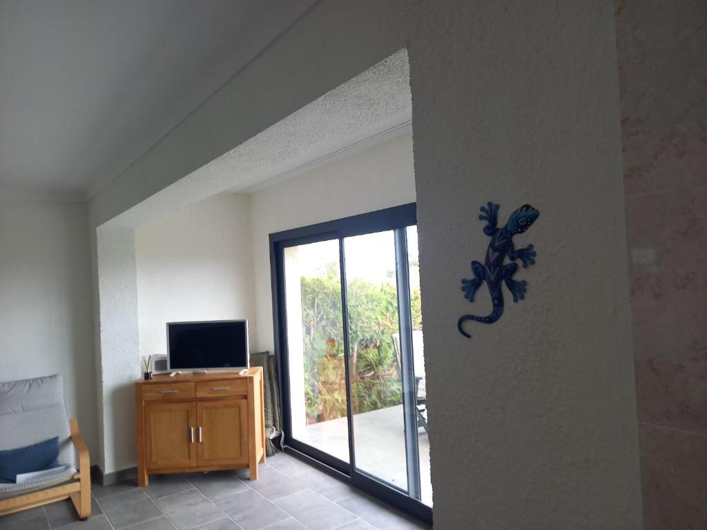 A television and/or entertainment centre at Las Palmeres 6