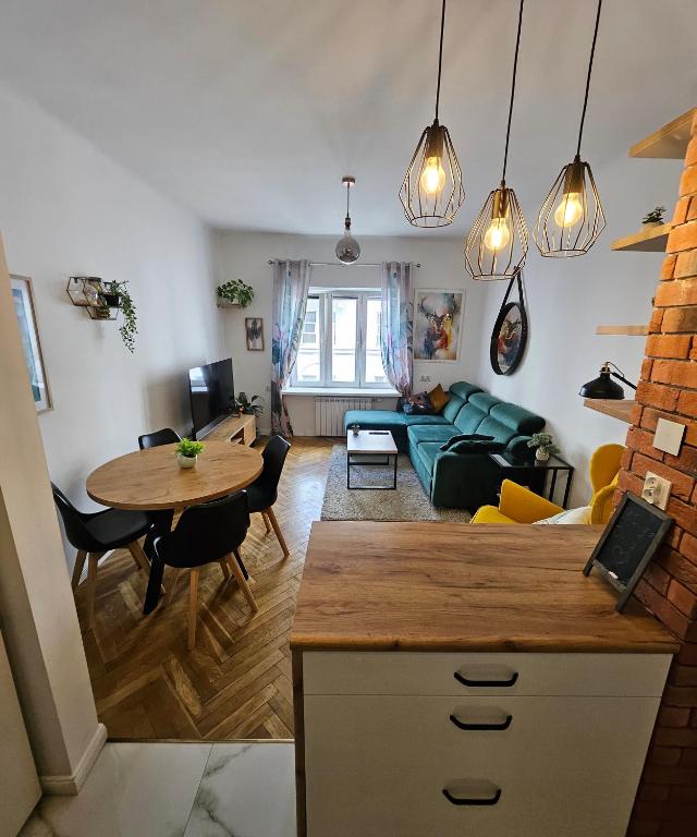 Juliana Smulikowskiego 2 - 2