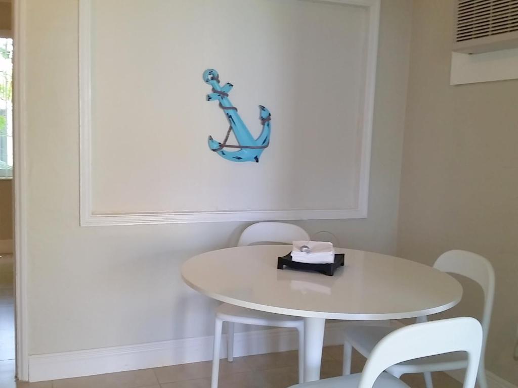 Hollywood Broadwalk Oceanside Hotel - One-Bedroom Suite