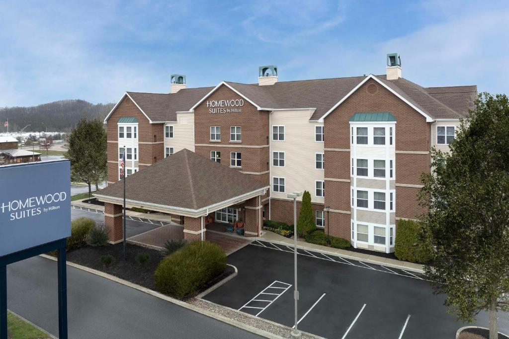 a rendering of a hotel with a parking lot at Homewood Suites by Hilton Reading-Wyomissing in Wyomissing
