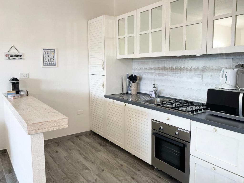 LIKE at HOME n 12 Poolside Garden Apartment
