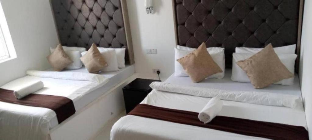 Postel nebo postele na pokoji v ubytování SunSeaBar Beach Resort