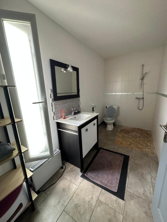 Kúpeľňa v ubytovaní Superbe appartement dans villa avec piscine