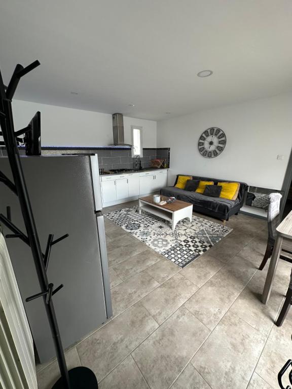 Kuchyňa alebo kuchynka v ubytovaní Superbe appartement dans villa avec piscine