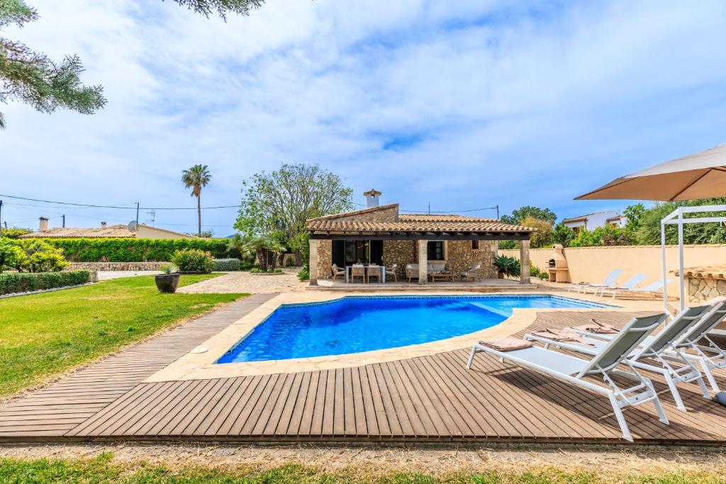 Bazén v ubytování Villa Benvingut by Sealand Villas nebo v jeho okolí