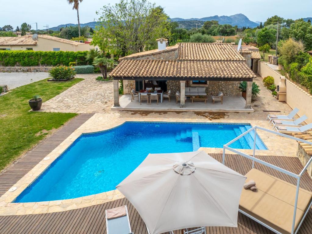 Bazén v ubytování Villa Benvingut by Sealand Villas nebo v jeho okolí