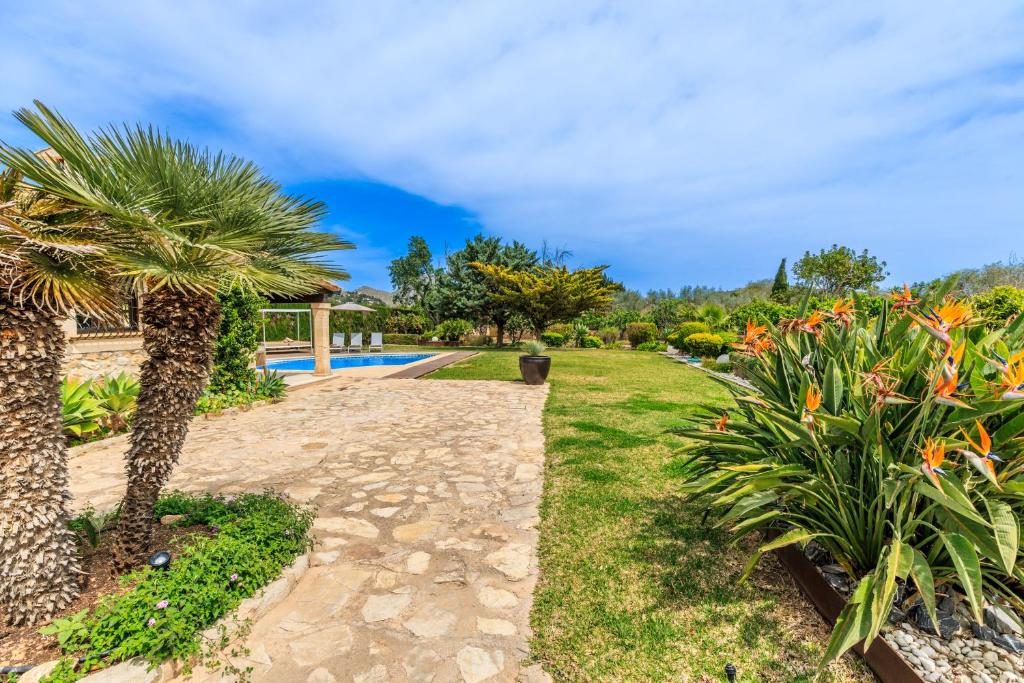 Bazén v ubytování Villa Benvingut by Sealand Villas nebo v jeho okolí
