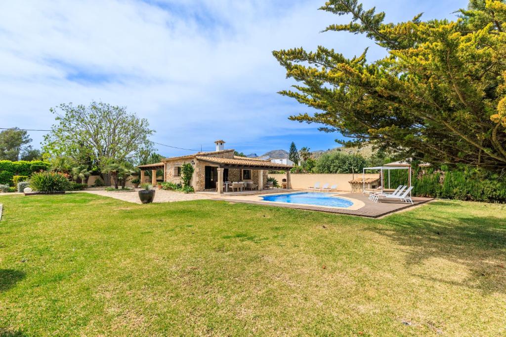 Bazén v ubytování Villa Benvingut by Sealand Villas nebo v jeho okolí