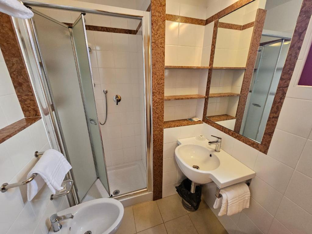 Łazienka w obiekcie Hotel Fiorella