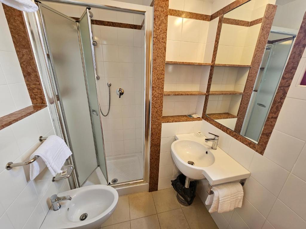 Łazienka w obiekcie Hotel Fiorella