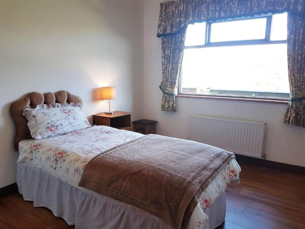 Postel nebo postele na pokoji v ubytování Pooreen House
